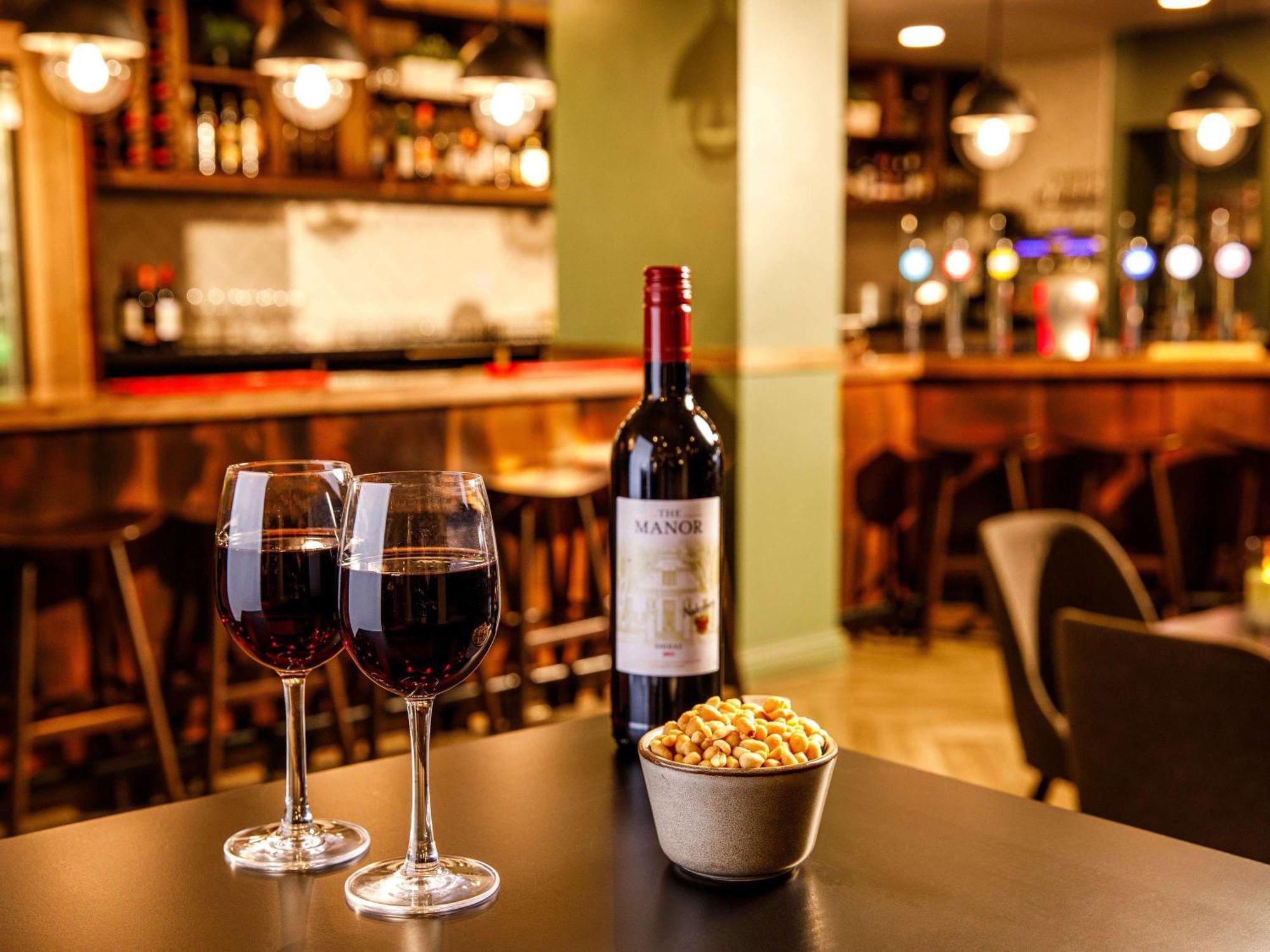 Mercure Cardiff North Hotel Экстерьер фото