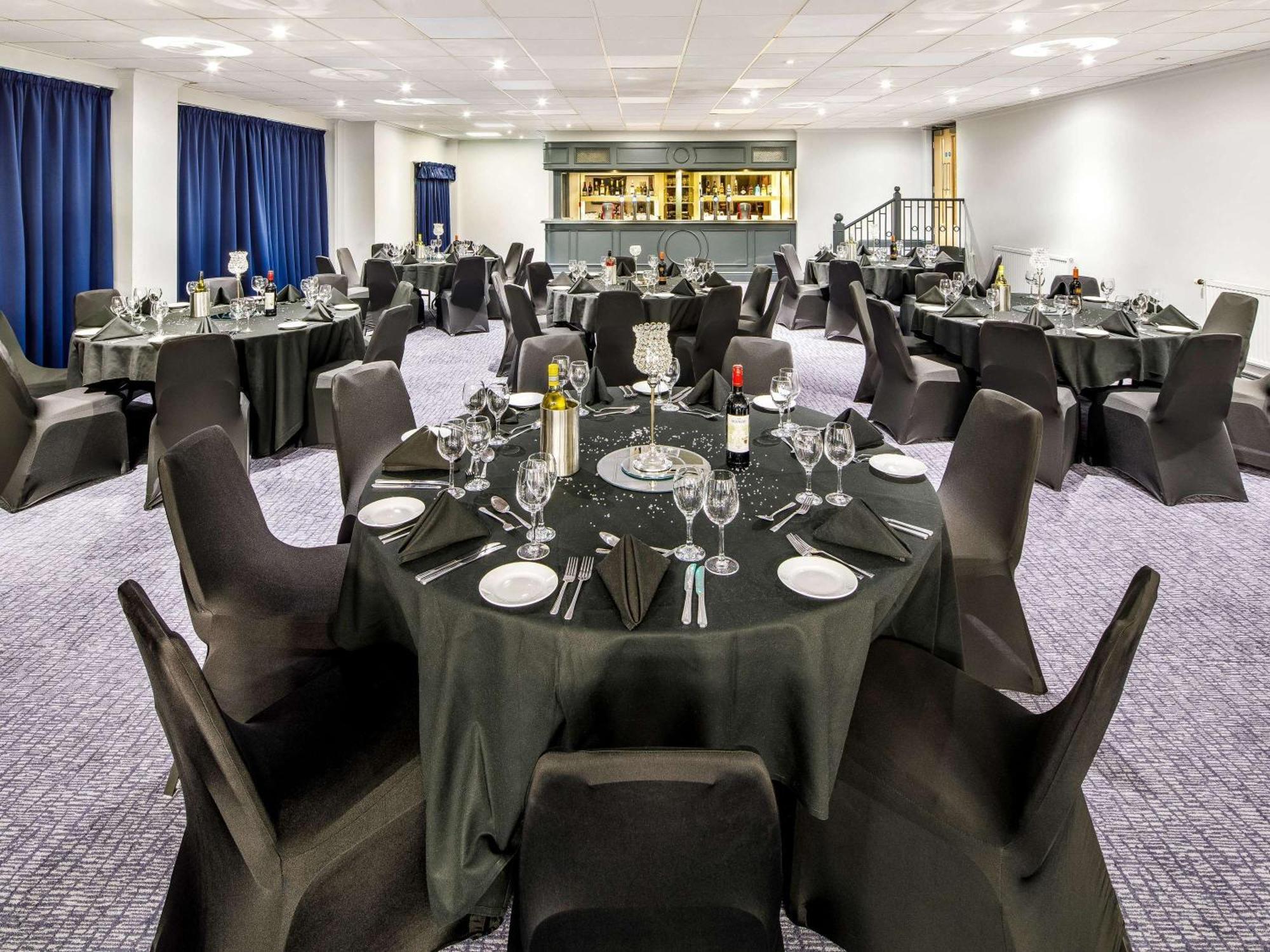 Mercure Cardiff North Hotel Экстерьер фото