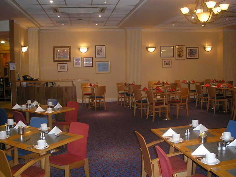 Mercure Cardiff North Hotel Ресторан фото